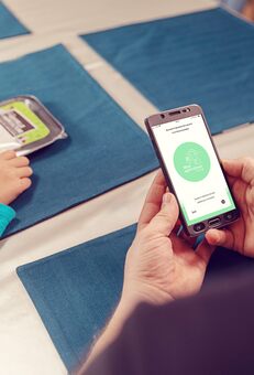 Photo d'un smartphone allant sur le site monagriculteur.coop