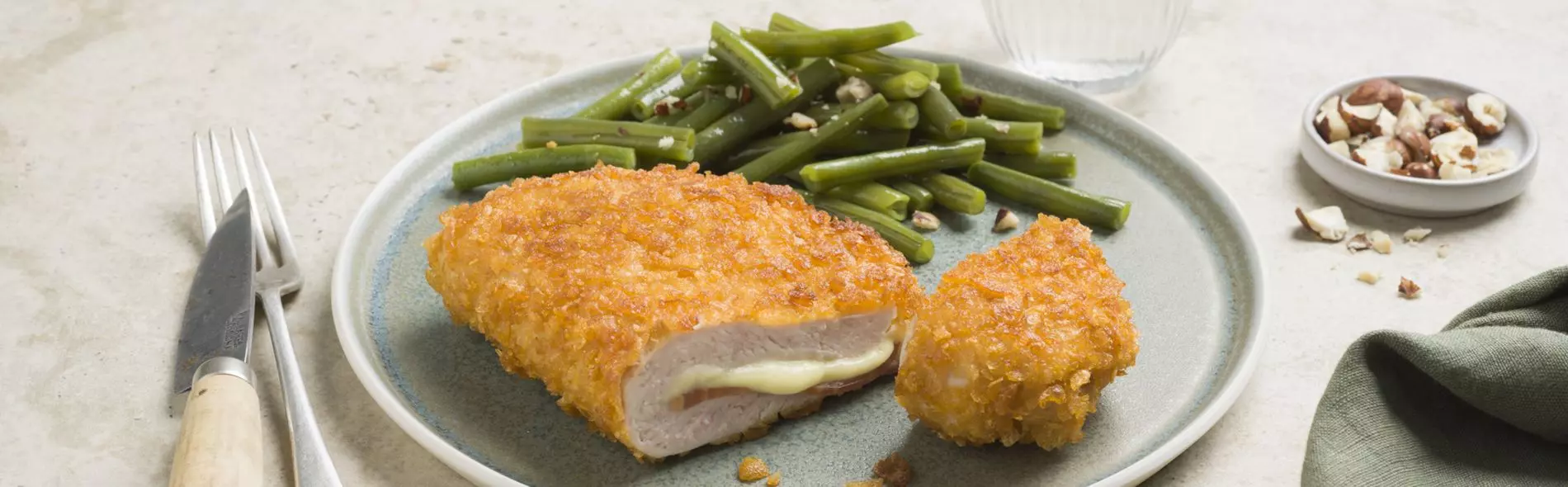 Cordon bleu de dinde croustillant, haricots aux noisettes